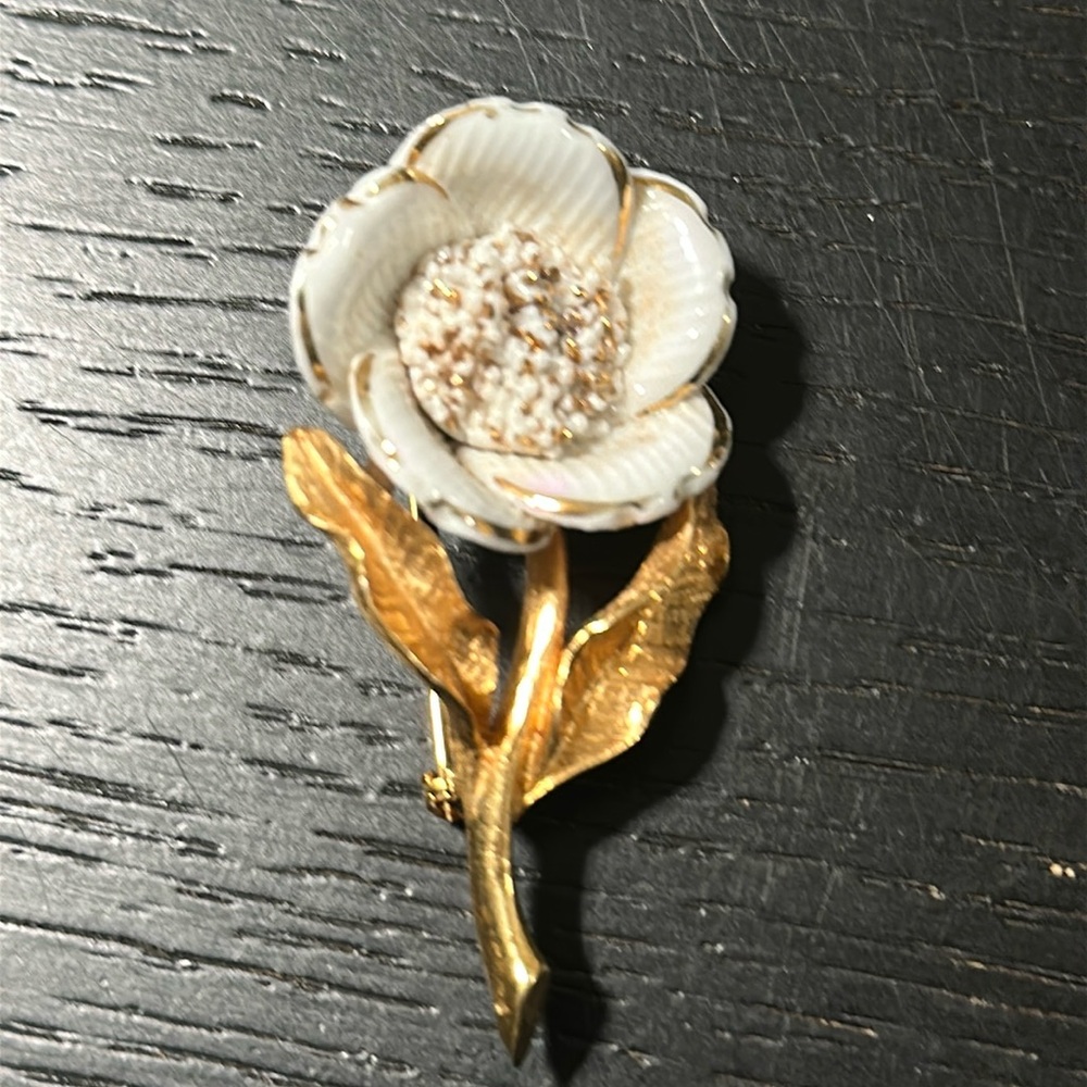 Vintage Gold Tone and Porcelain Flowered Brooch Pin